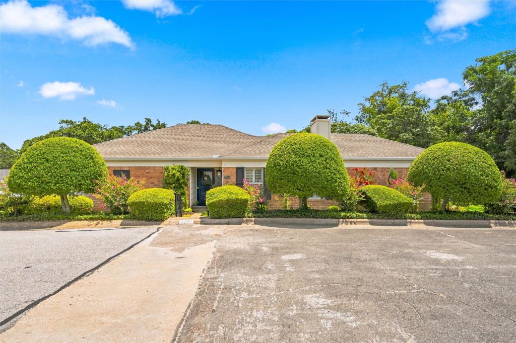 3209 Creekwood Circle, Waco, TX 76710 — photo 1
