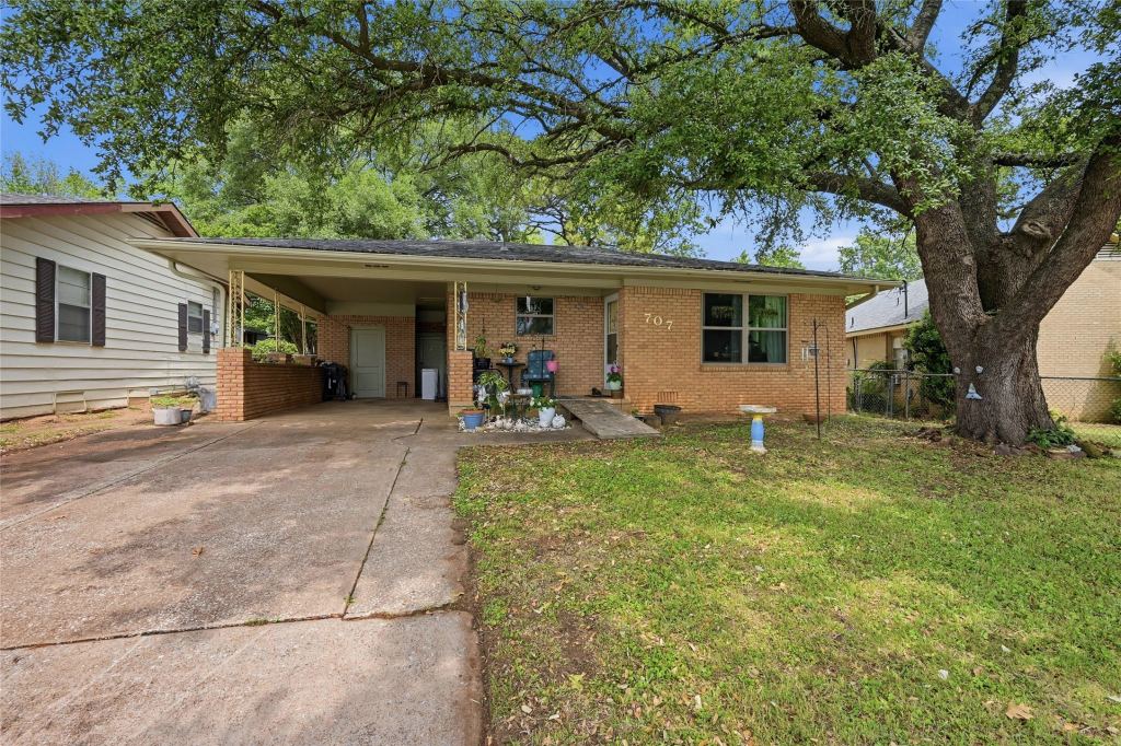 707 W Brock Street, Denison, TX 75020 — photo 1