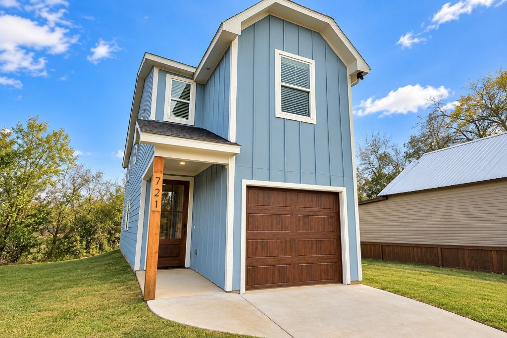 721 W Munson Street, Denison, TX 75020 — photo 1