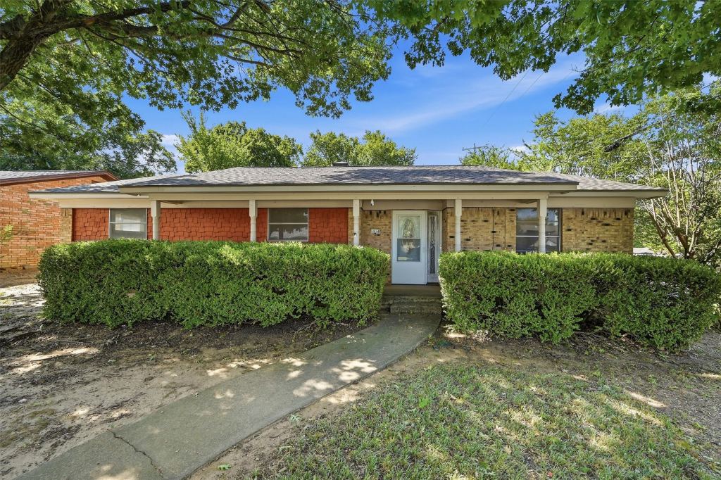 1214 Glasgow Drive, Sherman, TX 75092 — photo 1