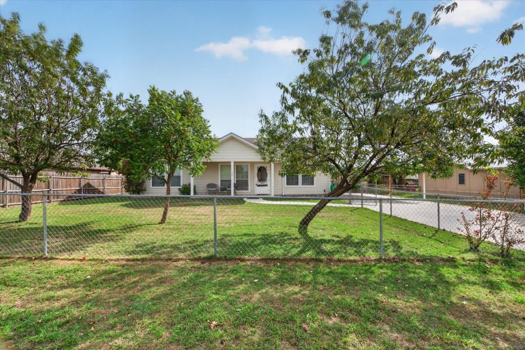 324 Pearson Lane, Azle, TX 76020 — photo 1