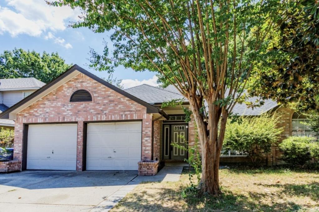 1215 Hyde Park Drive, McKinney, TX 75069 — photo 1