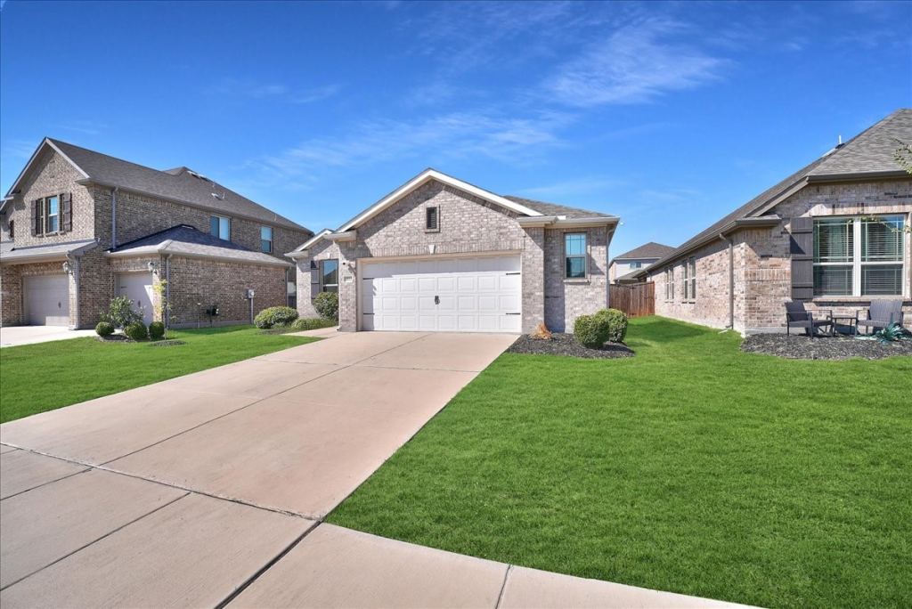 3013 Stallion Trail Way, Aubrey, TX 76227 — photo 1