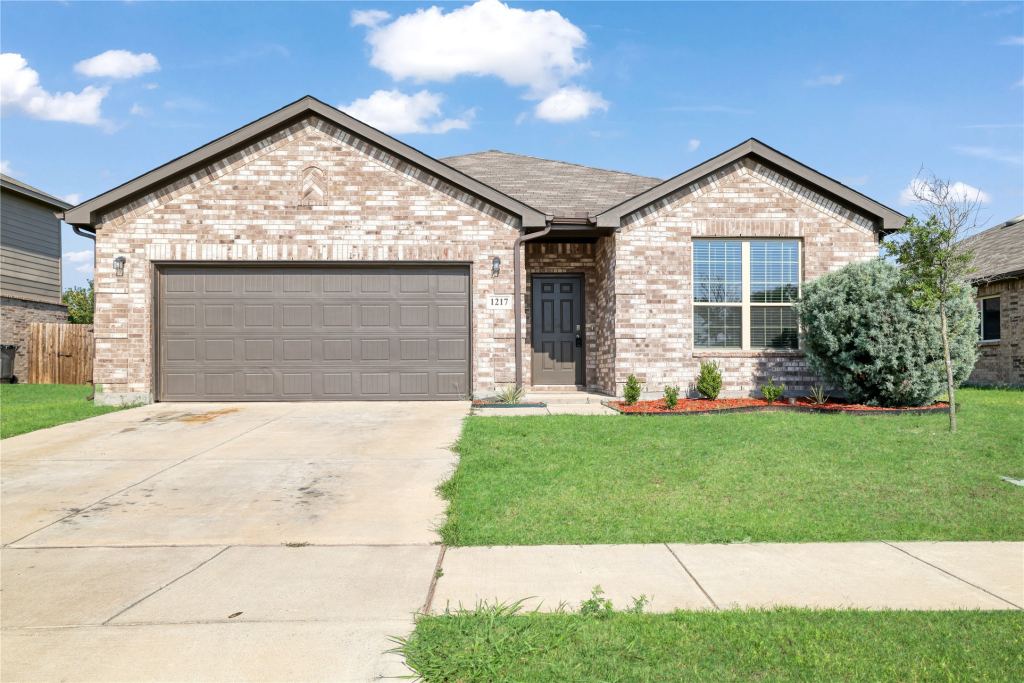 1217 Benwick Drive, Van Alstyne, TX 75495 — photo 1
