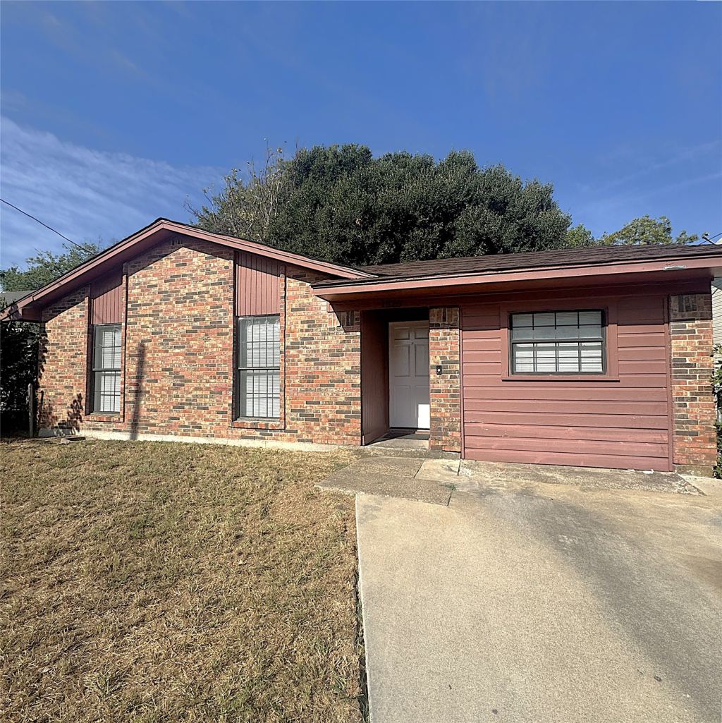 1320 S Rockwall Avenue, Terrell, TX 75160 — photo 1