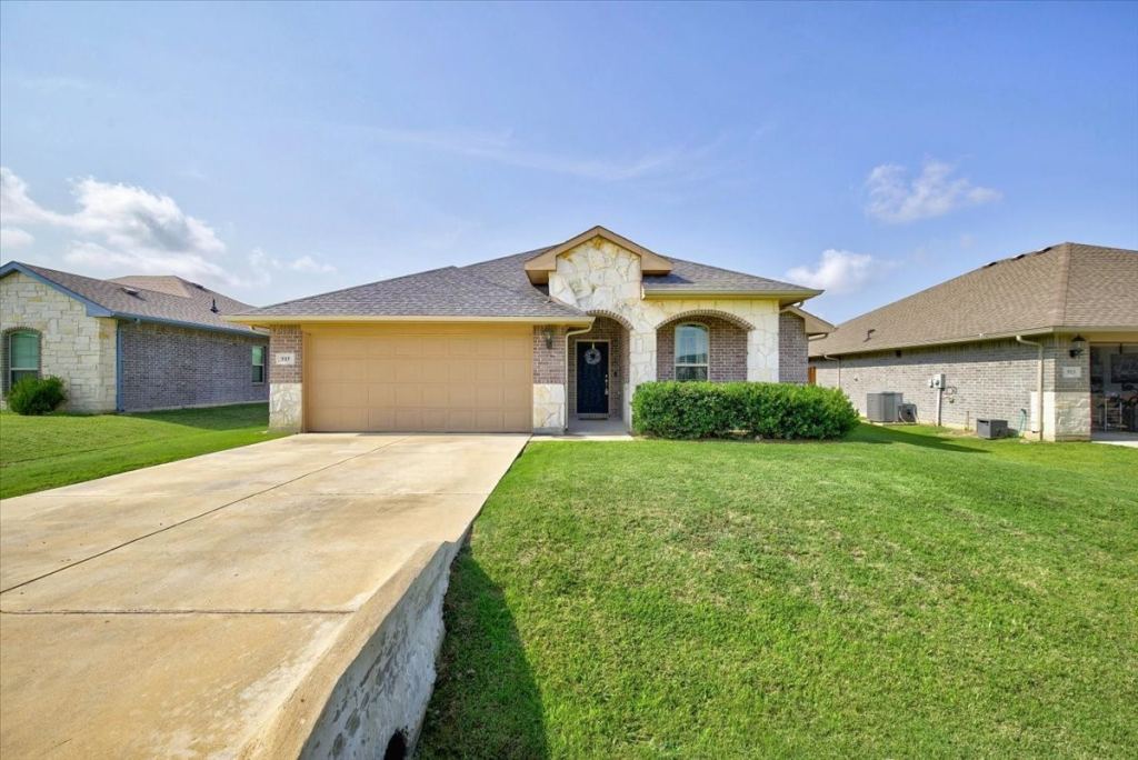 515 Cottage Row, Mabank, TX 75147 — photo 1