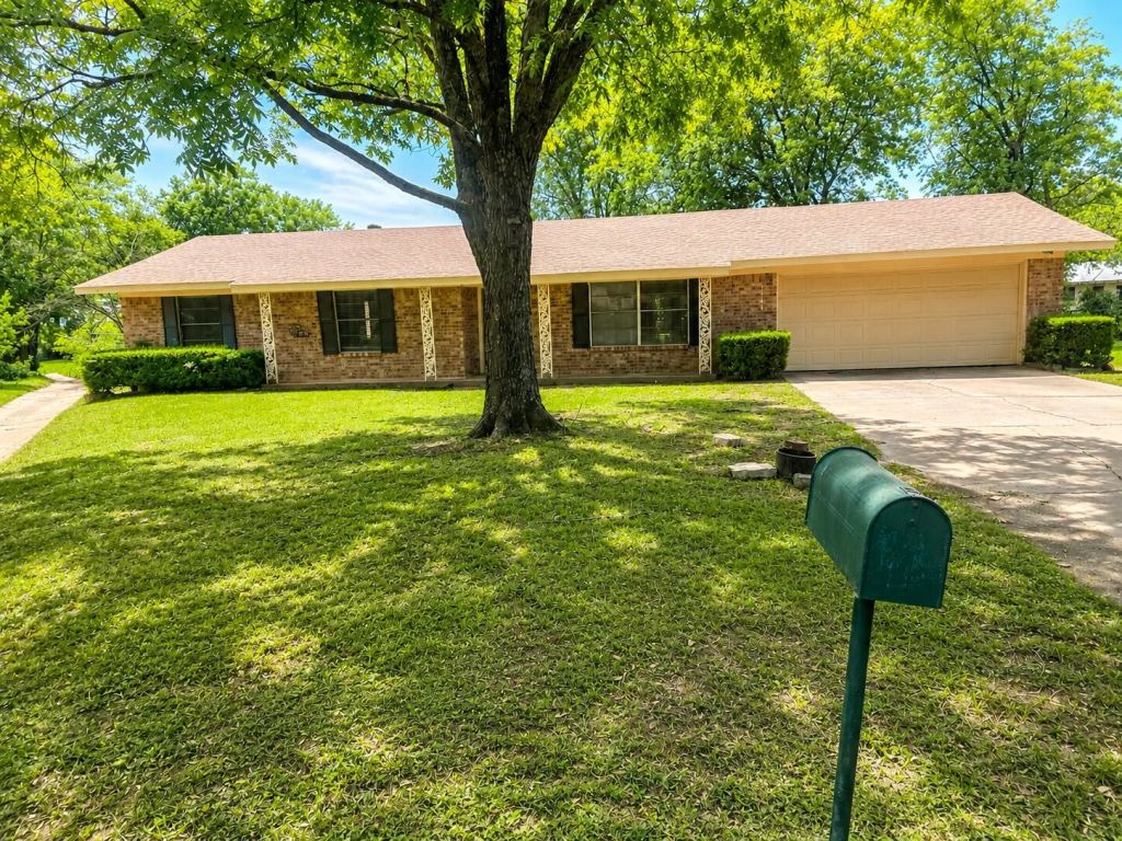 1141 Bowie Street, Sulphur Springs, TX 75482 — photo 1