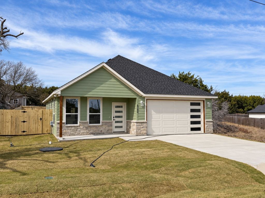 5206 Stoneridge Drive, Granbury, TX 76048 — photo 1