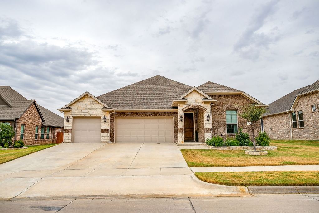 3005 Nob Hill Drive, Burleson, TX 76028 — photo 1
