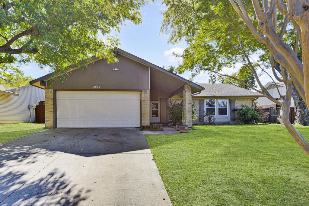 2010 Statler Drive, Carrollton, TX 75007 — photo 1