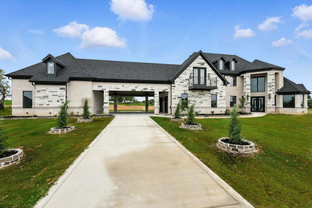 5005 Glenoaks Court, Weatherford, TX 76088 — photo 1
