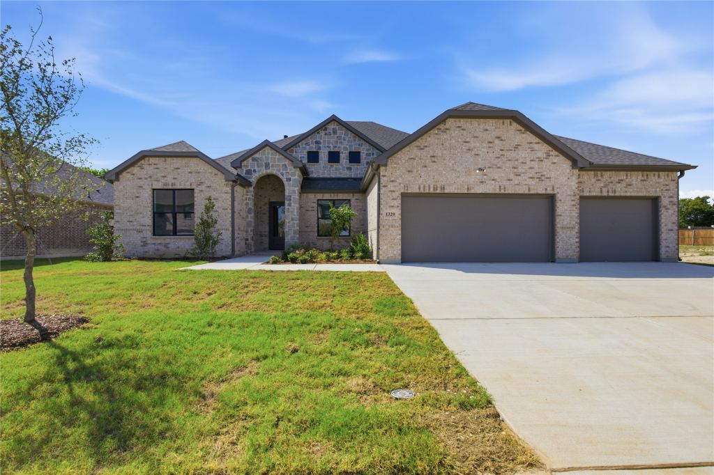 1329 Benjamin Trail, Van Alstyne, TX 75495 — photo 1