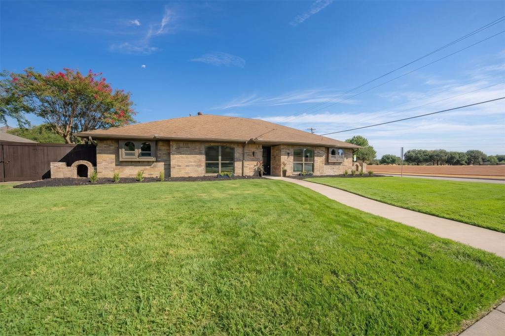 2701 Crow Valley Trail