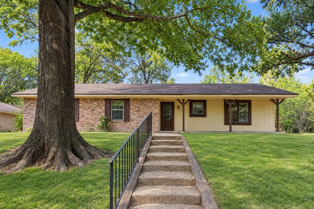 1724 Glenbrook Street, Corsicana, TX 75110 — photo 1