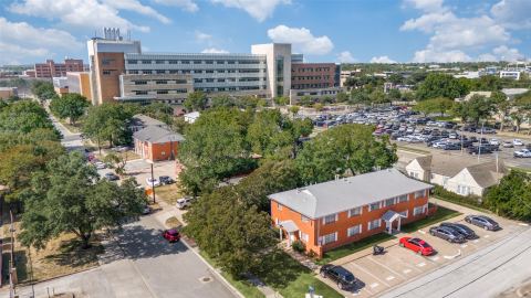 300 College Street E, Arlington, TX 76010 — photo 2