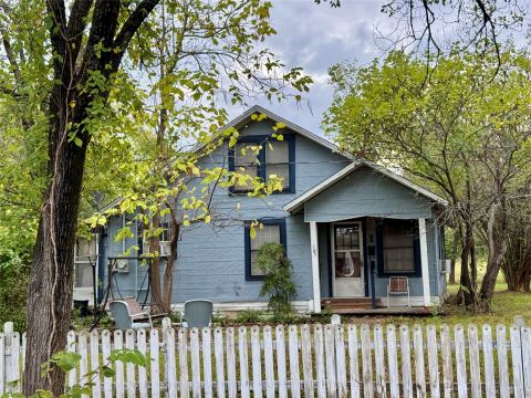 103 S Center Street, Bonham