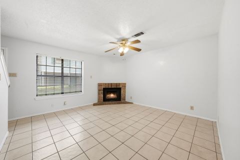 929 W Hickory Street A10, Denton, TX 76201 — photo 3