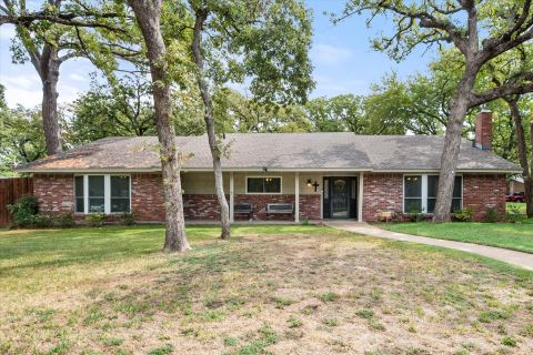 1001 Whispering Oak Court, Arlington