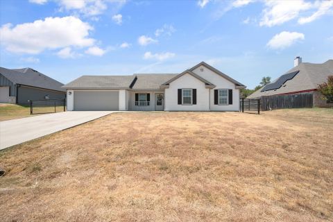 624 Lunar Circle, Granbury