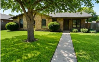 2117 Wellington Drive, Grand Prairie, TX 75051 — photo 2