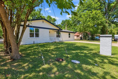 905 N Wood Street, Cleburne, TX 76033 — photo 2