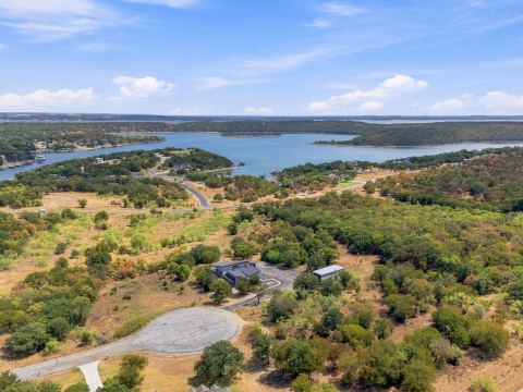 135 Demonbreun Court, Chico, TX 76431 — photo 2