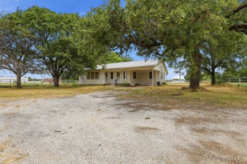 820 Goshen Road, Springtown, TX 76082 — photo 2