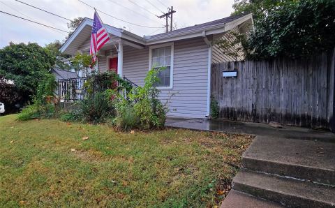 2861 W Devitt Street, Fort Worth