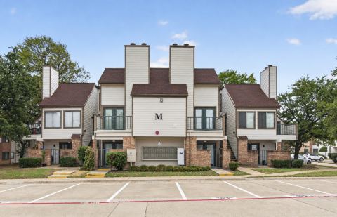 2301 Balsam Drive M210, Arlington