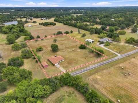 1625 Richerson Road, Denison