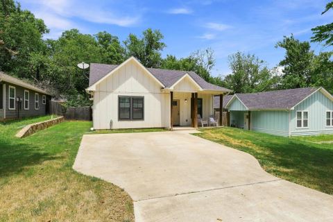 517 E Hanna Street, Denison