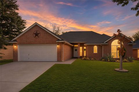 1808 Estates Drive, Mansfield