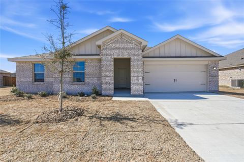 1917 Reveille Way, Terrell