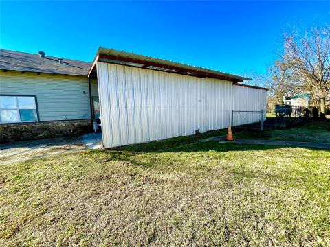 209 N Bowie Street, Jacksboro, TX 76458 — photo 2