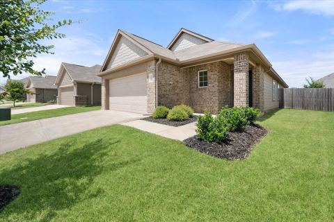 10625 Bleat Street, Fort Worth, TX 76036 — photo 2