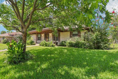 2030 Huntington Drive, Grand Prairie, TX 75051 — photo 3