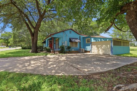 902 W Bridge Street, Granbury, TX 76048 — photo 2
