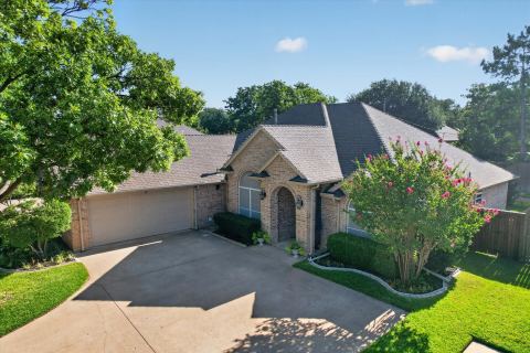 7312 Cottonwood Court, North Richland Hills, TX 76182 — photo 2