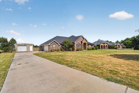 10231 Bantry Lane, Forney