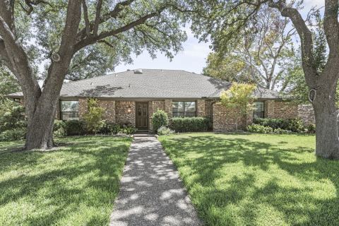 1946 Oakbluff Drive, Carrollton