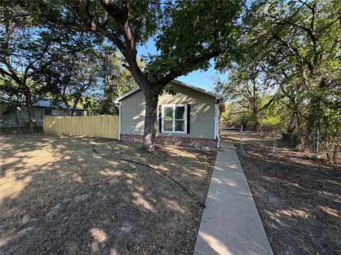 979 W Pecan Street, Stephenville, TX 76401 — photo 2