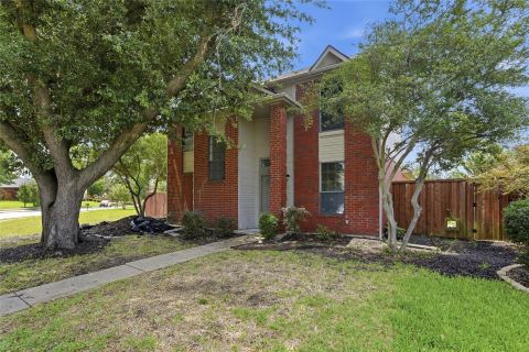2142 Falcon Ridge Drive, Carrollton