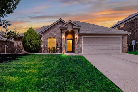 839 Evergreen Lane, Burleson, TX 76028 — photo 3