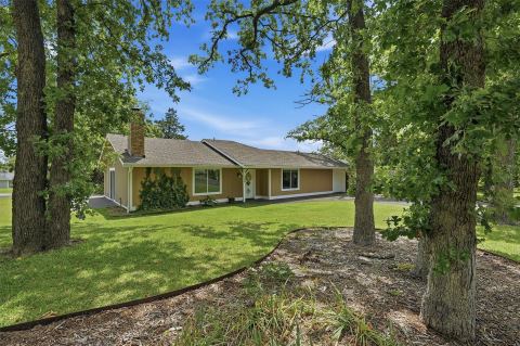 100 Cayuga Cove, Lake Kiowa, TX 76240 — photo 3