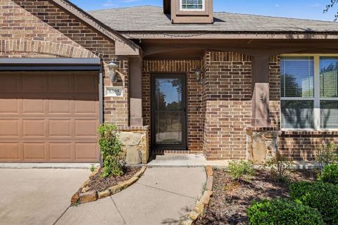 8305 Spitfire Trail, Aubrey, TX 76227 — photo 2