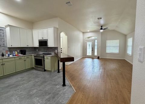 1001 Roberts Bend, Granbury