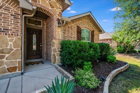 822 Graham Drive, Burleson, TX 76028 — photo 3