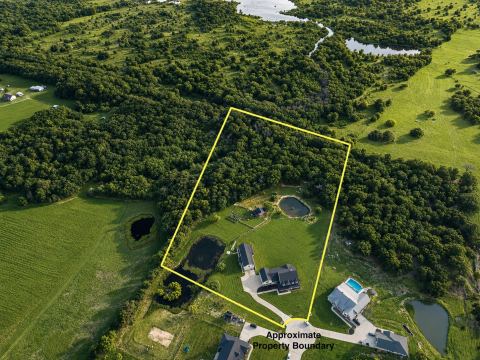 985 Vest Lane, Pilot Point, TX 76258 — photo 2