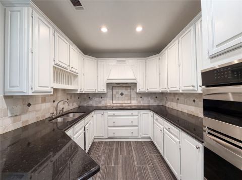 7707 Windmere Court, Irving, TX 75063 — photo 2