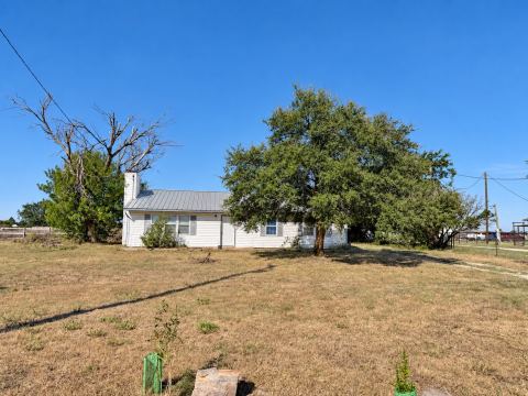 913 County Road 1003a, Godley